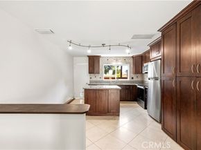 7320 Lennox Avenue D8, Van Nuys (los Angeles) CA 91405