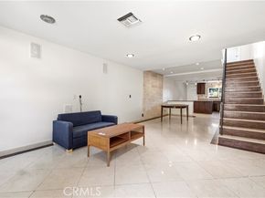 7320 Lennox Avenue D8, Van Nuys (los Angeles) CA 91405