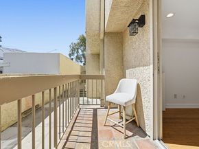 5143 Bakman 104, North Hollywood (los Angeles) CA 91601