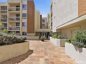 5143 Bakman 104, North Hollywood (los Angeles) CA 91601