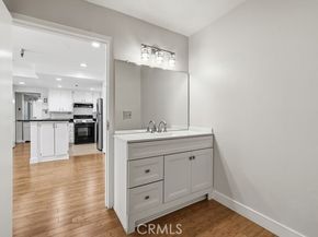 5143 Bakman 104, North Hollywood (los Angeles) CA 91601