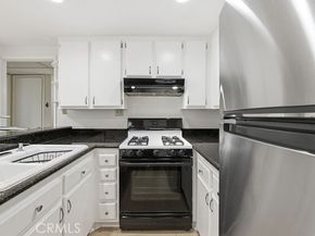 5143 Bakman 104, North Hollywood (los Angeles) CA 91601