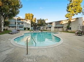 21800 Schoenborn Street 215, Canoga Park (los Angeles) CA 91304