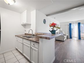 21800 Schoenborn Street 215, Canoga Park (los Angeles) CA 91304