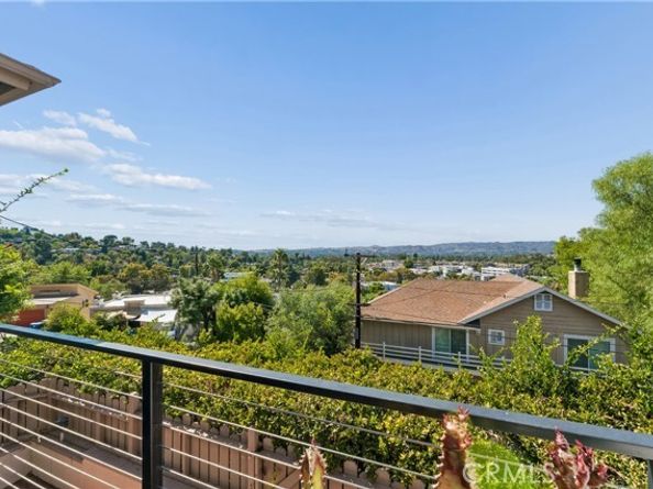 5365 Elvira Road, Woodland Hills (los Angeles) CA 91364