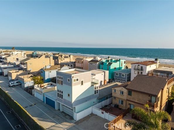 55 Surfside Avenue, Surfside (seal Beach) CA 90743