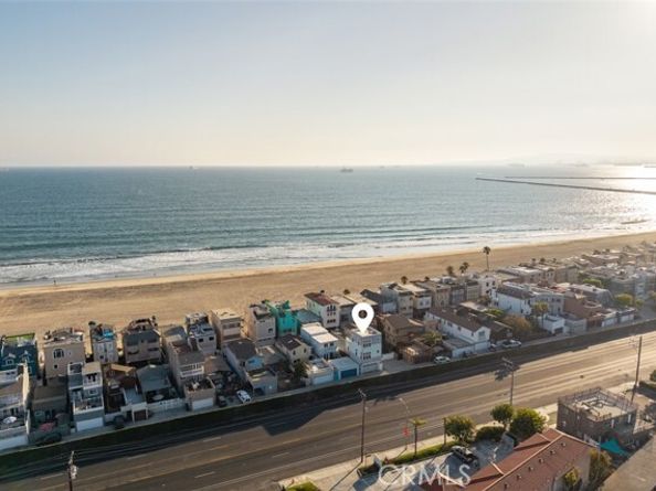 55 Surfside Avenue, Surfside (seal Beach) CA 90743