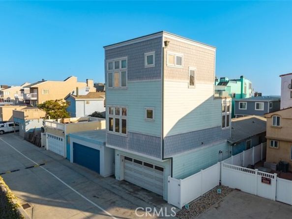 55 Surfside Avenue, Surfside (seal Beach) CA 90743
