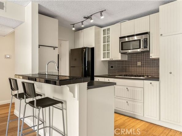 421 S La Fayette Park 406, Los Angeles CA 90057