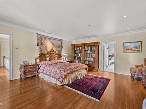 795 Holladay Road, Pasadena CA 91106