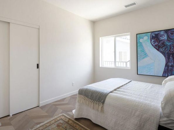 2911 N Coolidge Avenue, Los Angeles CA 90039