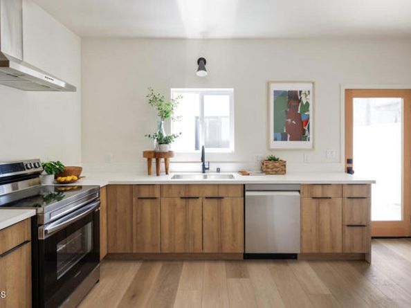 2911 N Coolidge Avenue, Los Angeles CA 90039