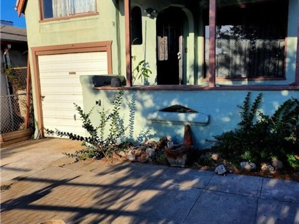 6812 S Van Ness, Los Angeles CA 90047