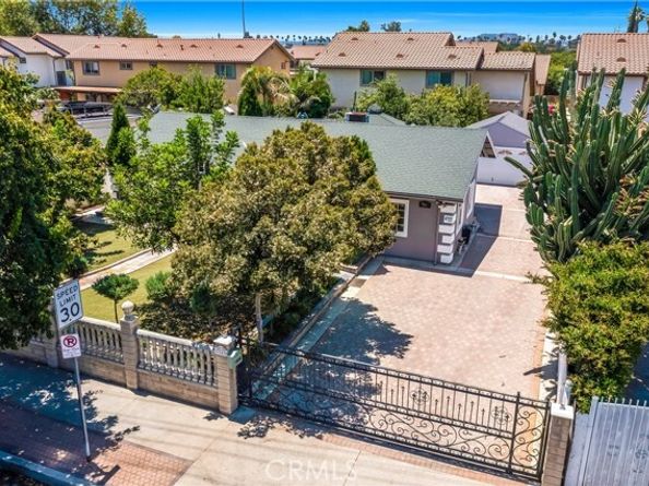 7549 Variel Avenue, Canoga Park (los Angeles) CA 91303