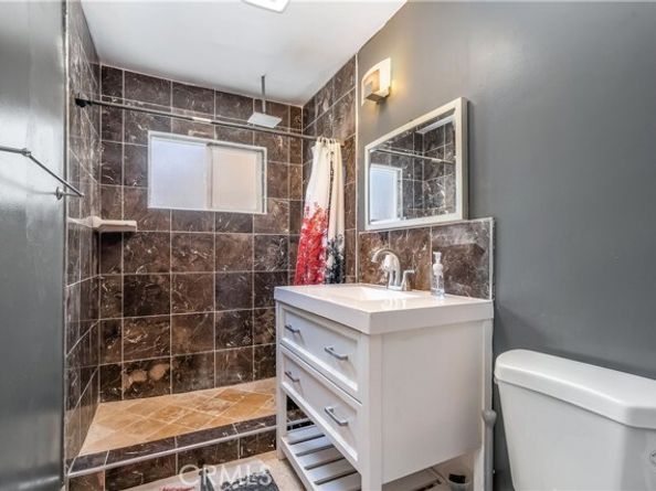 7549 Variel Avenue, Canoga Park (los Angeles) CA 91303