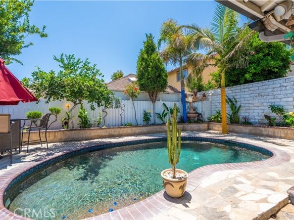 7549 Variel Avenue, Canoga Park (los Angeles) CA 91303