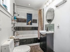 7549 Variel Avenue, Canoga Park (los Angeles) CA 91303