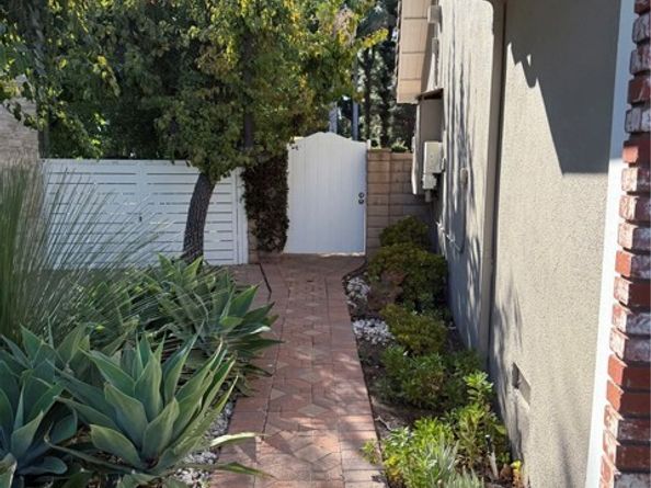 19530 Tuba Street, Northridge (los Angeles) CA 91326