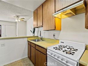 17900 Sherman Way 416, Reseda (los Angeles) CA 91335