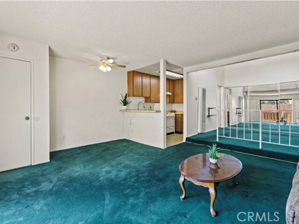 17900 Sherman Way 416, Reseda (los Angeles) CA 91335