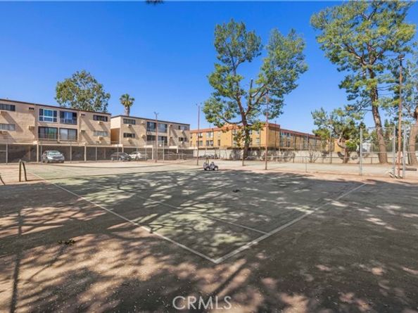17900 Sherman Way 416, Reseda (los Angeles) CA 91335