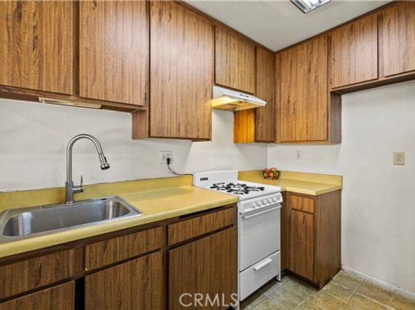 17900 Sherman Way 416, Reseda (los Angeles) CA 91335