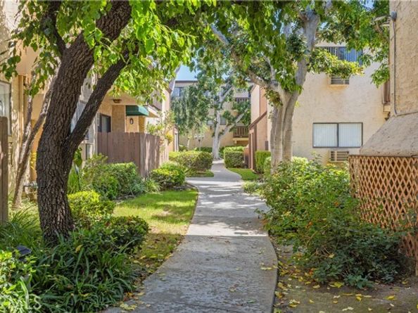 17900 Sherman Way 416, Reseda (los Angeles) CA 91335