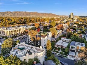 10352 Riverside Drive 203A, Toluca Lake (los Angeles) CA 91602