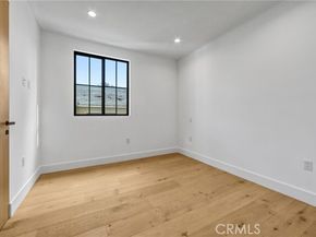 10352 Riverside Drive 203A, Toluca Lake (los Angeles) CA 91602