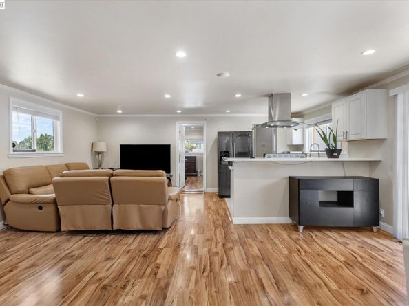 26770 Hayward Blvd, Hayward CA 94542