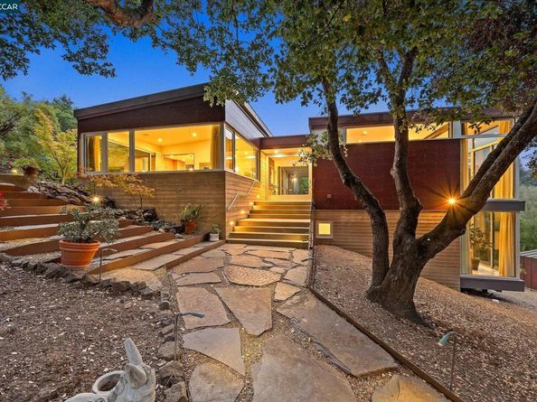 2 Crane Ct, Orinda CA 94563