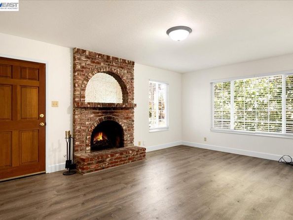 21585 Montgomery St, Hayward CA 94541