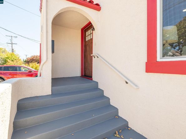 943 36Th St, Richmond CA 94805