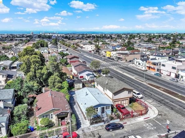 7317 Lockwood St, Oakland CA 94621