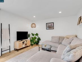 825 Oak Grove Rd 30, Concord CA 94518
