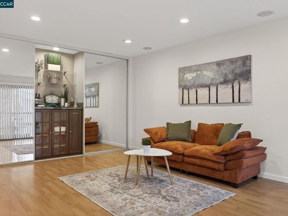 490 N Civic Dr 314, Walnut Creek CA 94596