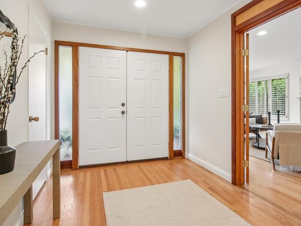 1 Woodcrest Cir, Oakland CA 94602