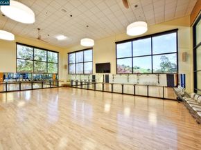 1909 Skycrest Dr 5, Walnut Creek CA 94595