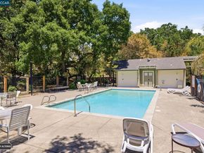 400 Suntree Ln 402, Pleasant Hill CA 94523