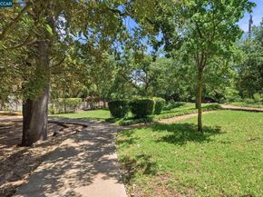400 Suntree Ln 402, Pleasant Hill CA 94523