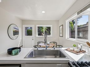 2452 Potomac St, Oakland CA 94602