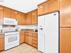 153 Gillette Pl 100, Livermore CA 94550