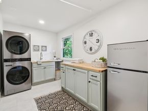 451 Taurus Ave, Oakland CA 94611