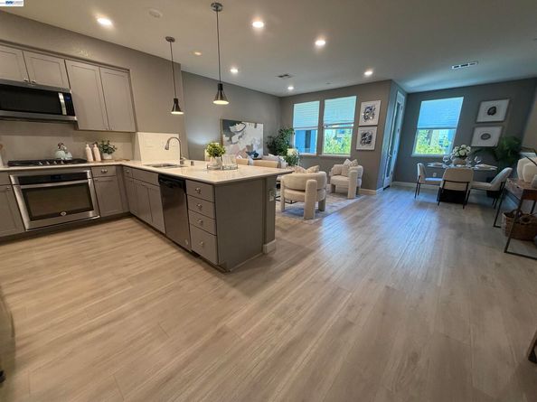 558 Clover Cir, Milpitas CA 95035