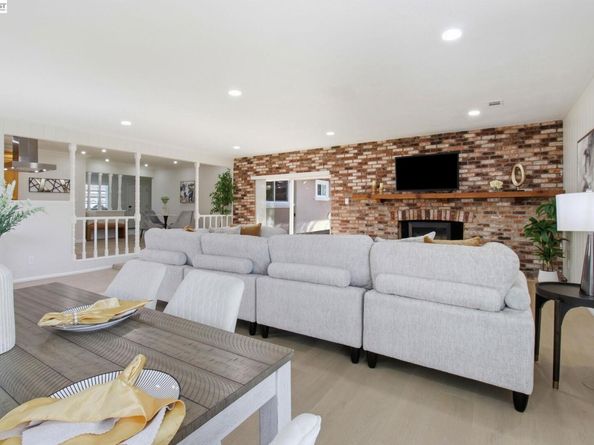 8023 Holanda Ln, Dublin CA 94568
