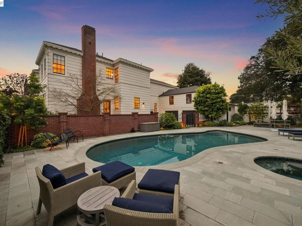 1121 Bay Street, Alameda CA 94501