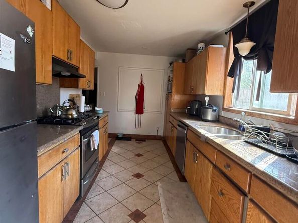 1698 151st Ave, Ashland CA 94578