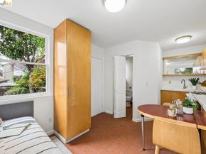 233 Capricorn Ave, Oakland CA 94611