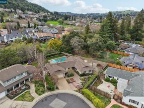 34 Sherwood Ct, Moraga CA 94556