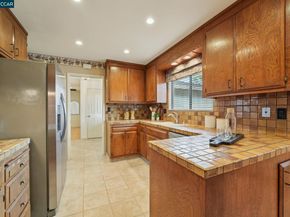34 Sherwood Ct, Moraga CA 94556
